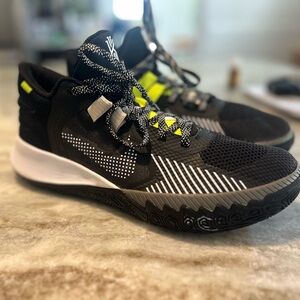Kyrie Irving Flytrap V Mens Size 8 (No Box)